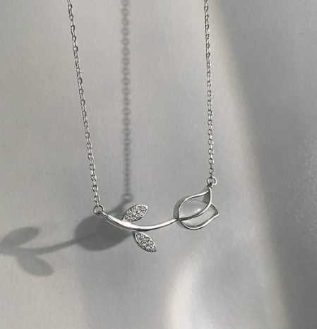 Tulip Pendant Necklace for Women - Chic Heart Design